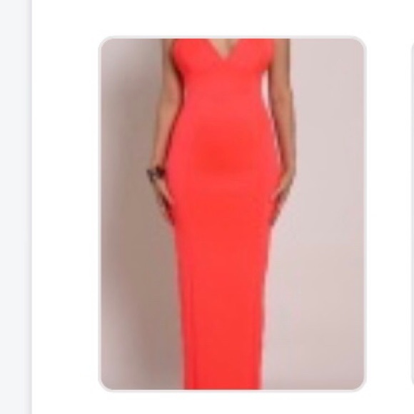 Black Gown - Picture 1 of 3